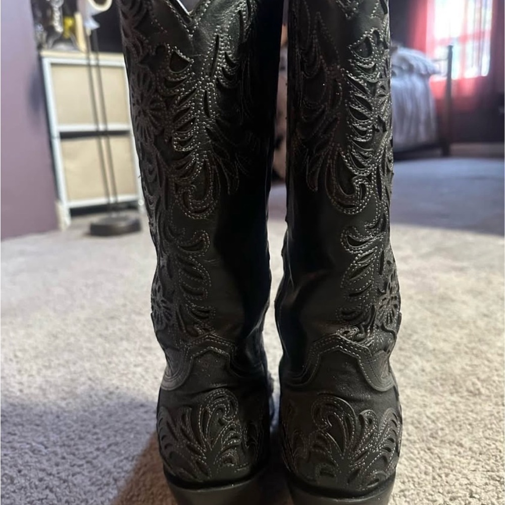 Corral Women's Black Embroidered Heeled Boots - Picture 9 of 9